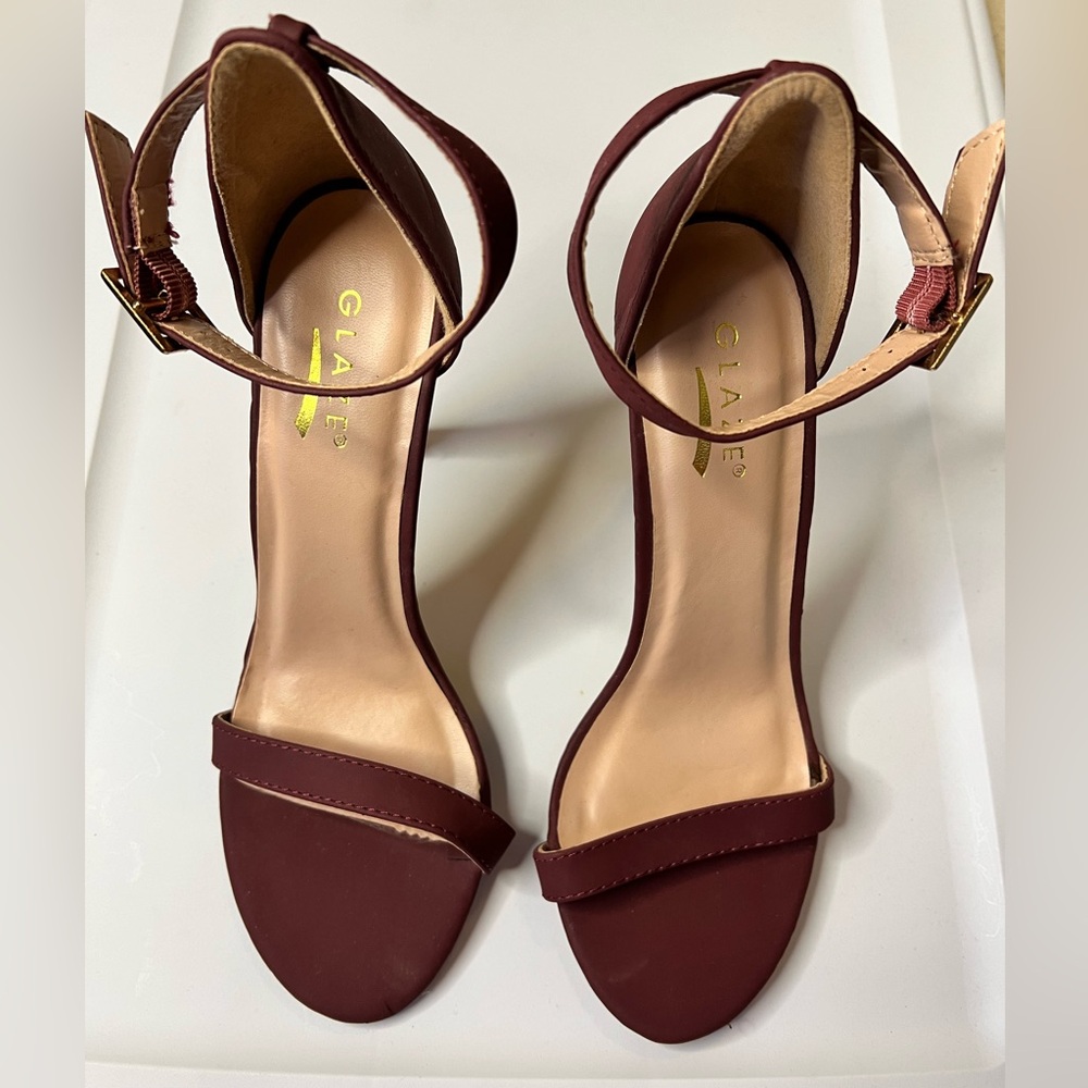 Size 8 Women’s Glaze Burgundy Heels